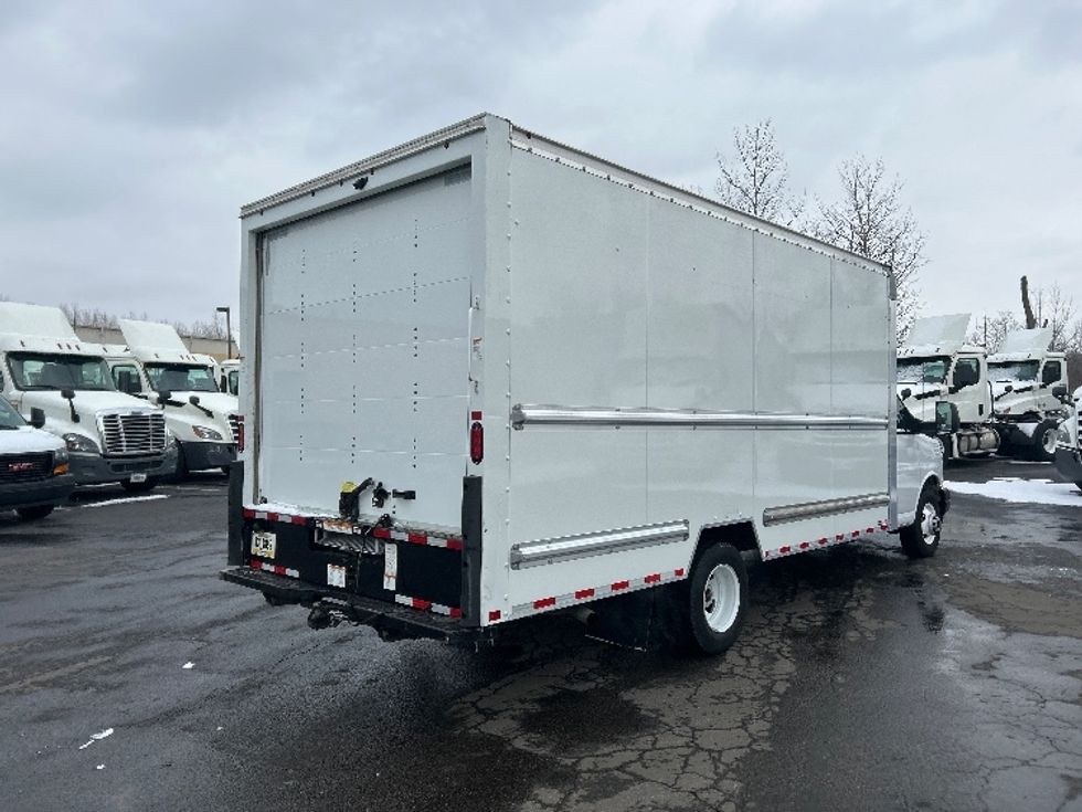Light Duty Box Truck-Light and Medium Duty Trucks-GMC-2022-Savana G33903-Obetz-OH-100,338\n\t\tmiles-$ 33,000 - Image 13