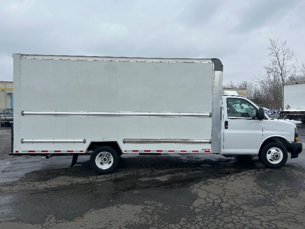 Light Duty Box Truck-Light and Medium Duty Trucks-GMC-2022-Savana G33903-Obetz-OH-100,338\n\t\tmiles-$ 33,000 - Image 15
