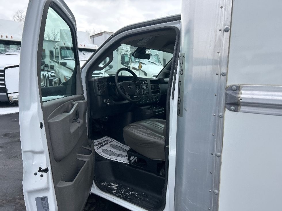 Light Duty Box Truck-Light and Medium Duty Trucks-GMC-2022-Savana G33903-Obetz-OH-100,338\n\t\tmiles-$ 33,000 - Image 16