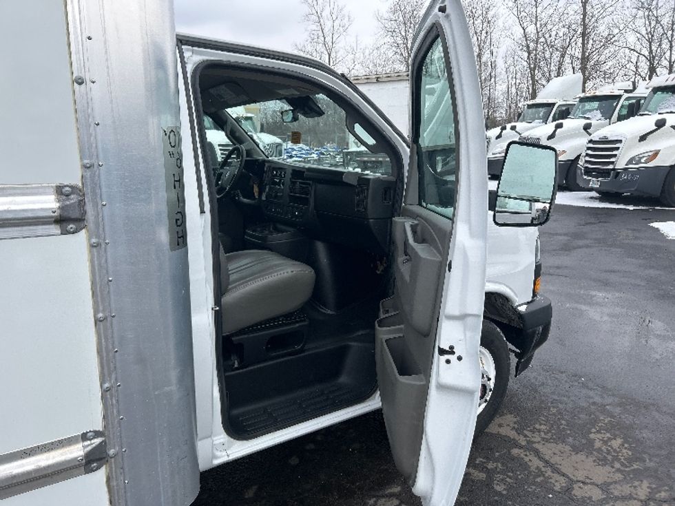 Light Duty Box Truck-Light and Medium Duty Trucks-GMC-2022-Savana G33903-Obetz-OH-100,338\n\t\tmiles-$ 33,000 - Image 19