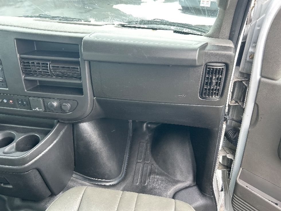 Light Duty Box Truck-Light and Medium Duty Trucks-GMC-2022-Savana G33903-Obetz-OH-100,338\n\t\tmiles-$ 33,000 - Image 20