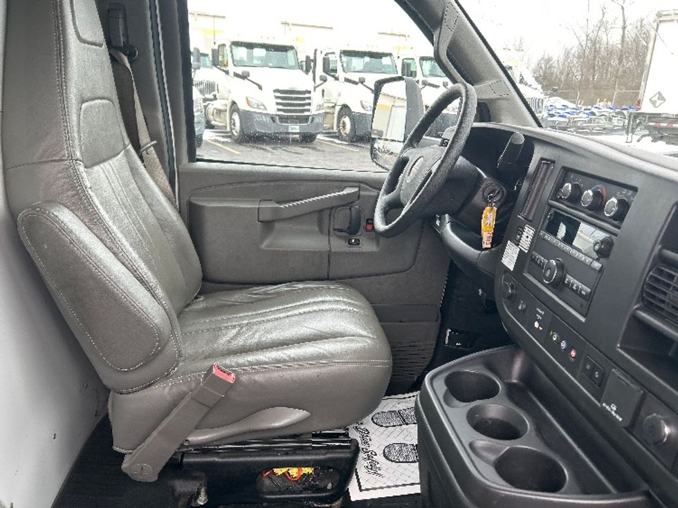 Light Duty Box Truck-Light and Medium Duty Trucks-GMC-2022-Savana G33903-Obetz-OH-100,338\n\t\tmiles-$ 33,000 - Image 21