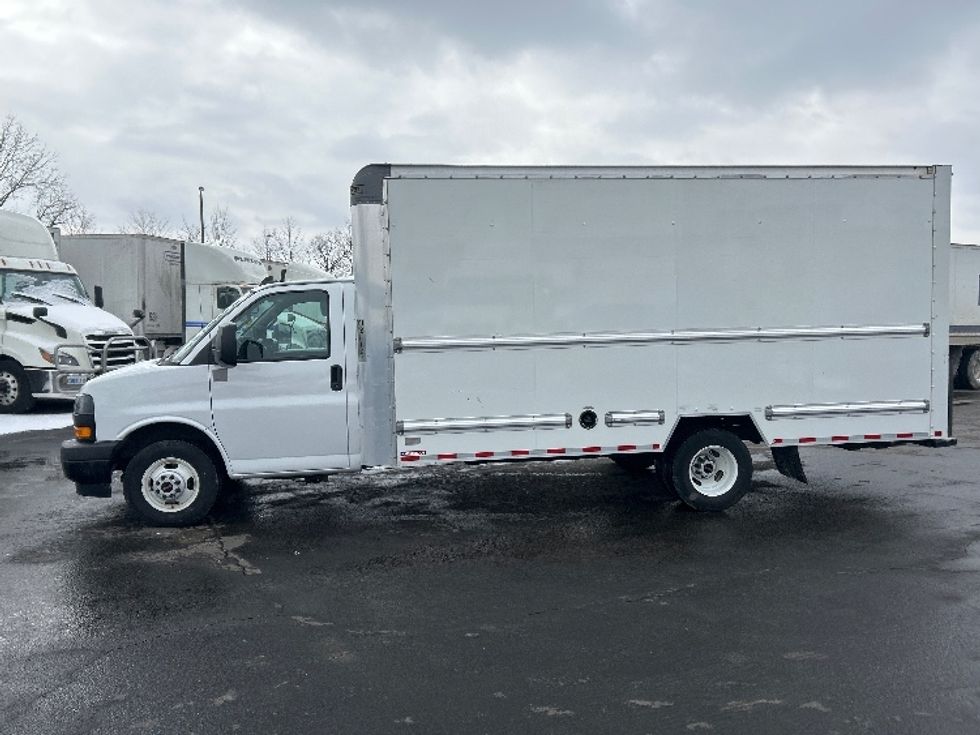 Light Duty Box Truck-Light and Medium Duty Trucks-GMC-2022-Savana G33903-Obetz-OH-100,338\n\t\tmiles-$ 33,000 - Image 4