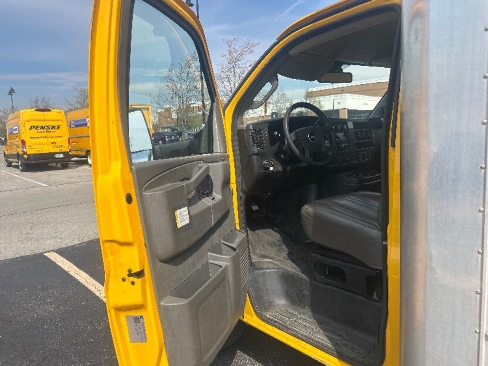 Light Duty Box Truck-Light and Medium Duty Trucks-GMC-2022-Savana G33903-Obetz-OH-68,156\n\t\tmiles-$ 33,000 - Image 15