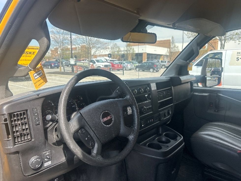 Light Duty Box Truck-Light and Medium Duty Trucks-GMC-2022-Savana G33903-Obetz-OH-68,156\n\t\tmiles-$ 33,000 - Image 16