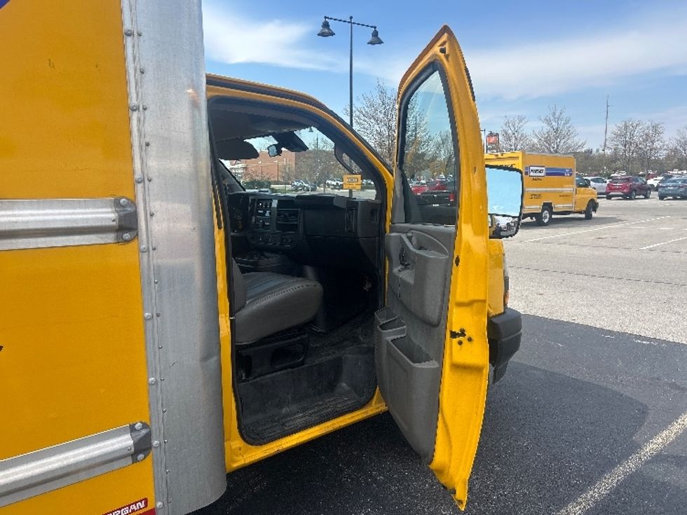 Light Duty Box Truck-Light and Medium Duty Trucks-GMC-2022-Savana G33903-Obetz-OH-68,156\n\t\tmiles-$ 33,000 - Image 19