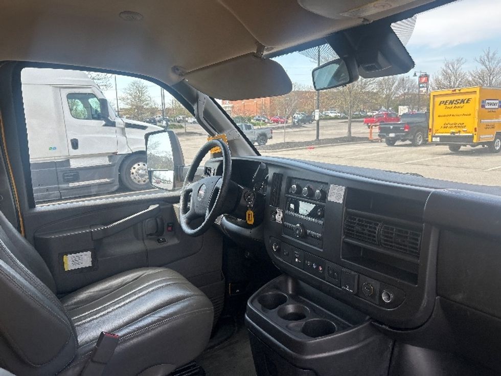 Light Duty Box Truck-Light and Medium Duty Trucks-GMC-2022-Savana G33903-Obetz-OH-68,156\n\t\tmiles-$ 33,000 - Image 21