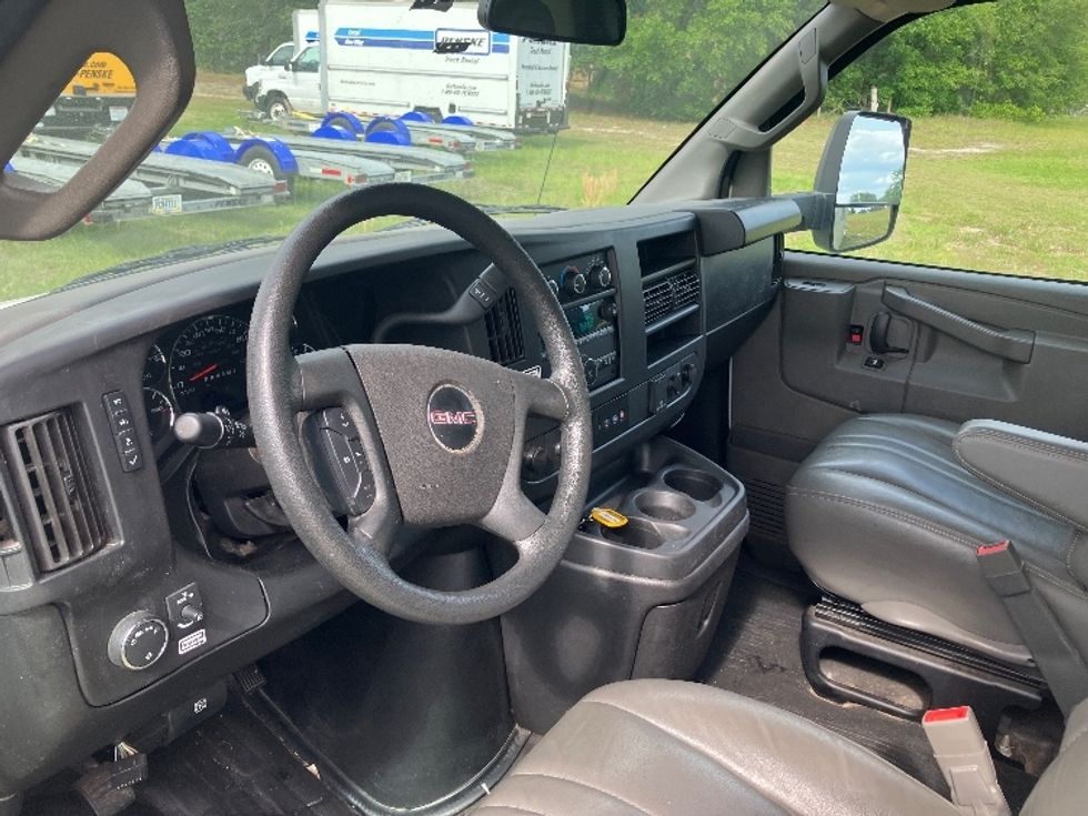 Light Duty Box Truck-Light and Medium Duty Trucks-GMC-2022-Savana G33903-Ocala-FL-50,500\n\t\tmiles-$ 40,750 - Image 17