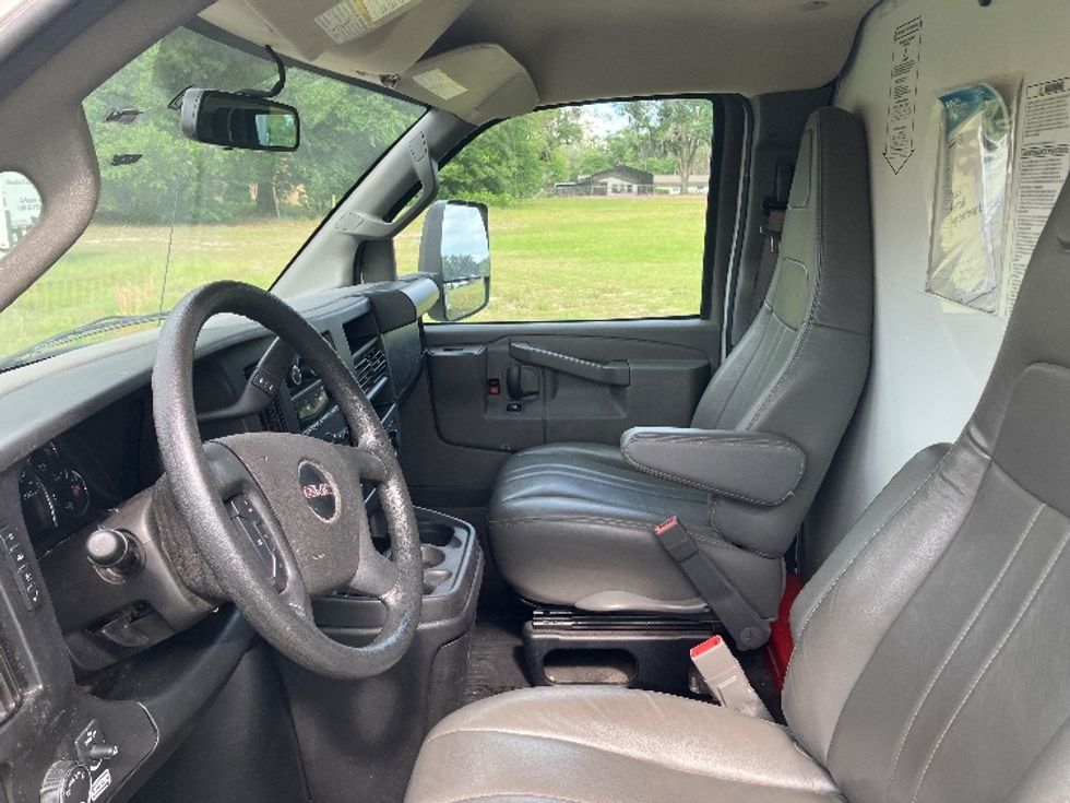 Light Duty Box Truck-Light and Medium Duty Trucks-GMC-2022-Savana G33903-Ocala-FL-50,500\n\t\tmiles-$ 40,750 - Image 19
