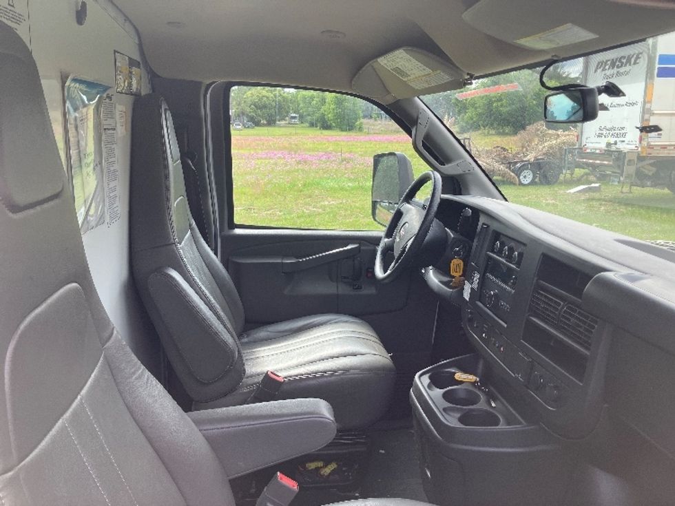 Light Duty Box Truck-Light and Medium Duty Trucks-GMC-2022-Savana G33903-Ocala-FL-50,500\n\t\tmiles-$ 40,750 - Image 22