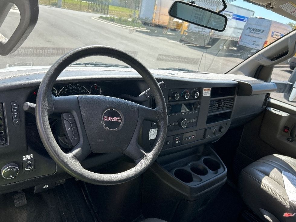 Light Duty Box Truck-Light and Medium Duty Trucks-GMC-2022-Savana G33903-Ocala-FL-59,227\n\t\tmiles-$ 42,000 - Image 18