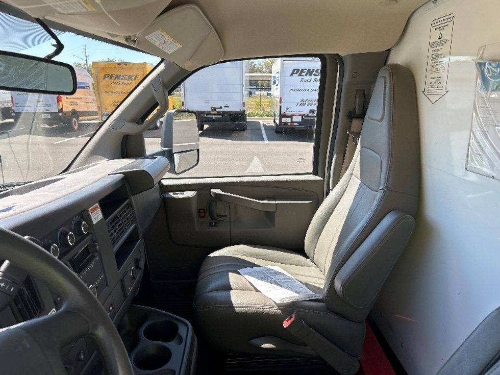 Light Duty Box Truck-Light and Medium Duty Trucks-GMC-2022-Savana G33903-Ocala-FL-59,227\n\t\tmiles-$ 42,000 - Image 19