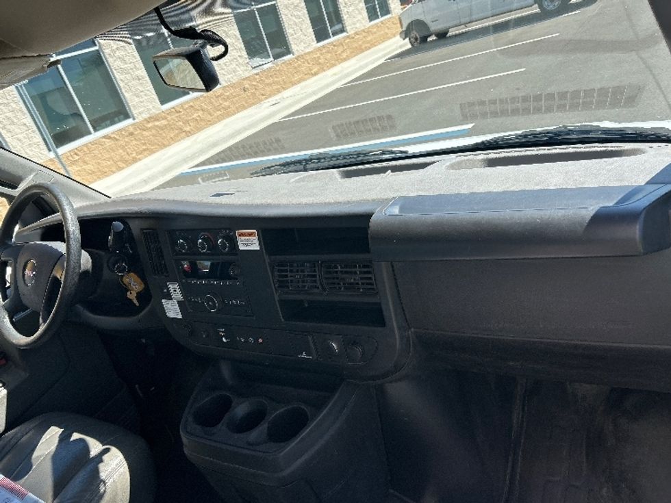 Light Duty Box Truck-Light and Medium Duty Trucks-GMC-2022-Savana G33903-Ocala-FL-59,227\n\t\tmiles-$ 42,000 - Image 21