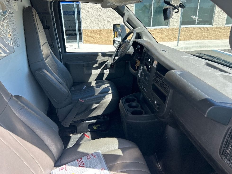 Light Duty Box Truck-Light and Medium Duty Trucks-GMC-2022-Savana G33903-Ocala-FL-59,227\n\t\tmiles-$ 42,000 - Image 22