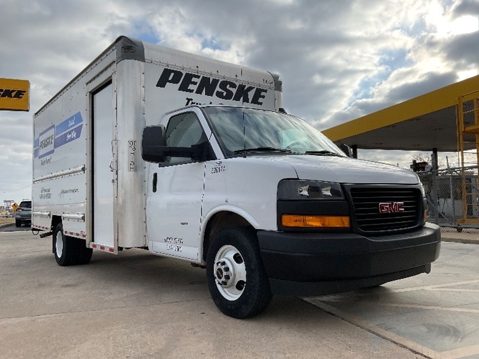 Light Duty Box Truck-Light and Medium Duty Trucks-GMC-2022-Savana G33903-Oklahoma City-OK-60,000\n\t\tmiles-$ 45,000 - Image 1