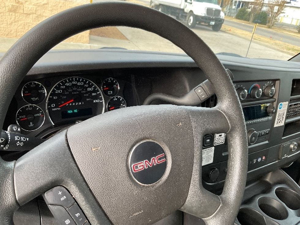 Light Duty Box Truck-Light and Medium Duty Trucks-GMC-2022-Savana G33903-Oklahoma City-OK-60,000\n\t\tmiles-$ 45,000 - Image 17