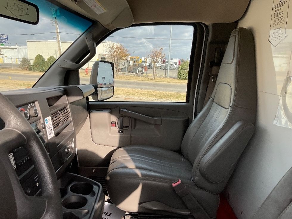 Light Duty Box Truck-Light and Medium Duty Trucks-GMC-2022-Savana G33903-Oklahoma City-OK-60,000\n\t\tmiles-$ 45,000 - Image 19