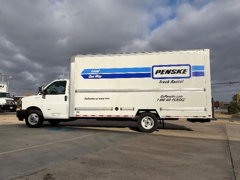 Light Duty Box Truck-Light and Medium Duty Trucks-GMC-2022-Savana G33903-Oklahoma City-OK-60,000\n\t\tmiles-$ 45,000 - Image 4