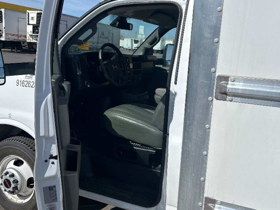 Light Duty Box Truck-Light and Medium Duty Trucks-GMC-2022-Savana G33903-Oklahoma City-OK-86,126\n\t\tmiles-$ 33,250 - Image 16
