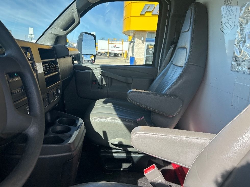 Light Duty Box Truck-Light and Medium Duty Trucks-GMC-2022-Savana G33903-Oklahoma City-OK-86,126\n\t\tmiles-$ 33,250 - Image 19