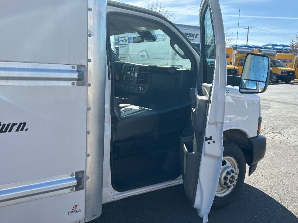 Light Duty Box Truck-Light and Medium Duty Trucks-GMC-2022-Savana G33903-Oklahoma City-OK-86,126\n\t\tmiles-$ 33,250 - Image 20