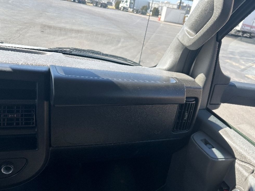 Light Duty Box Truck-Light and Medium Duty Trucks-GMC-2022-Savana G33903-Oklahoma City-OK-86,126\n\t\tmiles-$ 33,250 - Image 21