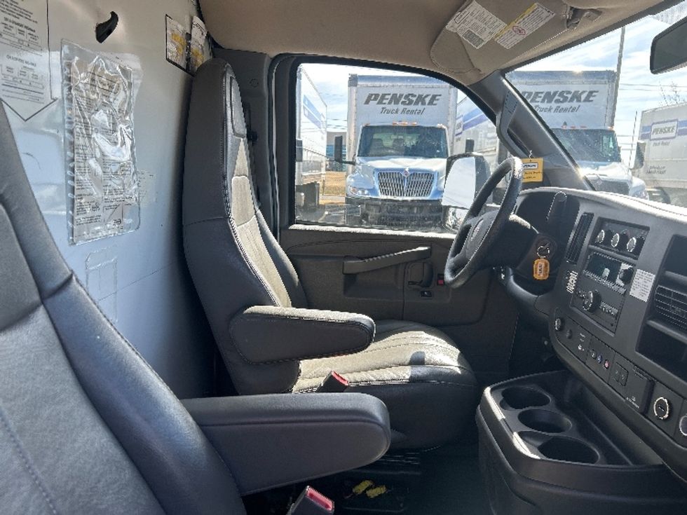 Light Duty Box Truck-Light and Medium Duty Trucks-GMC-2022-Savana G33903-Oklahoma City-OK-86,126\n\t\tmiles-$ 33,250 - Image 22