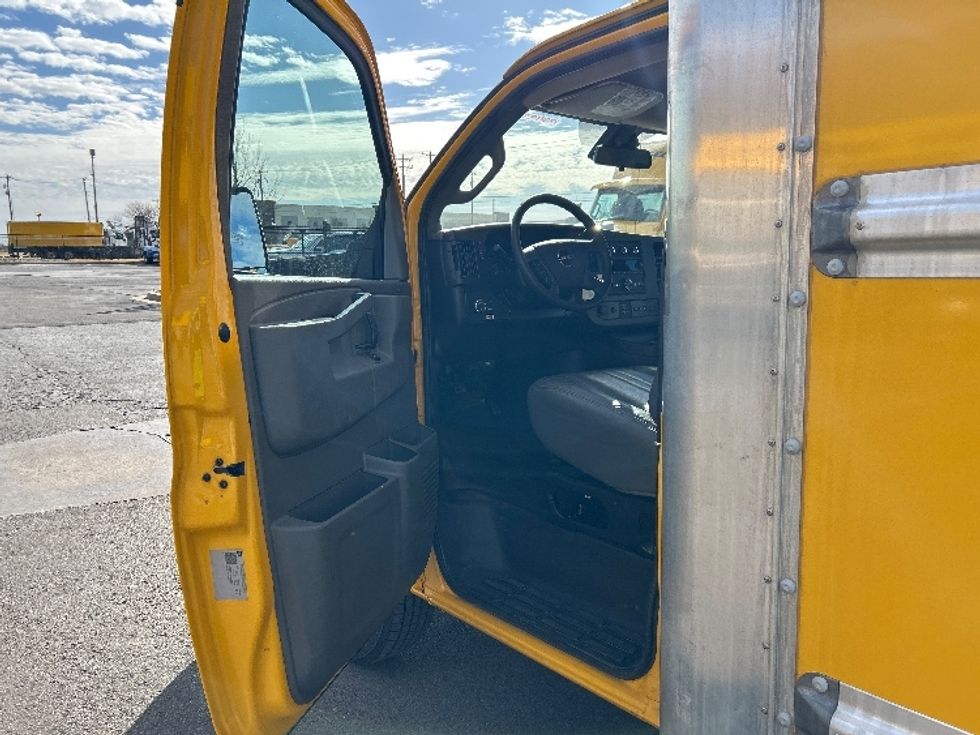 Light Duty Box Truck-Light and Medium Duty Trucks-GMC-2022-Savana G33903-Oklahoma City-OK-86,981\n\t\tmiles-$ 29,750 - Image 13