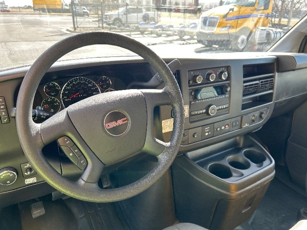 Light Duty Box Truck-Light and Medium Duty Trucks-GMC-2022-Savana G33903-Oklahoma City-OK-86,981\n\t\tmiles-$ 29,750 - Image 14
