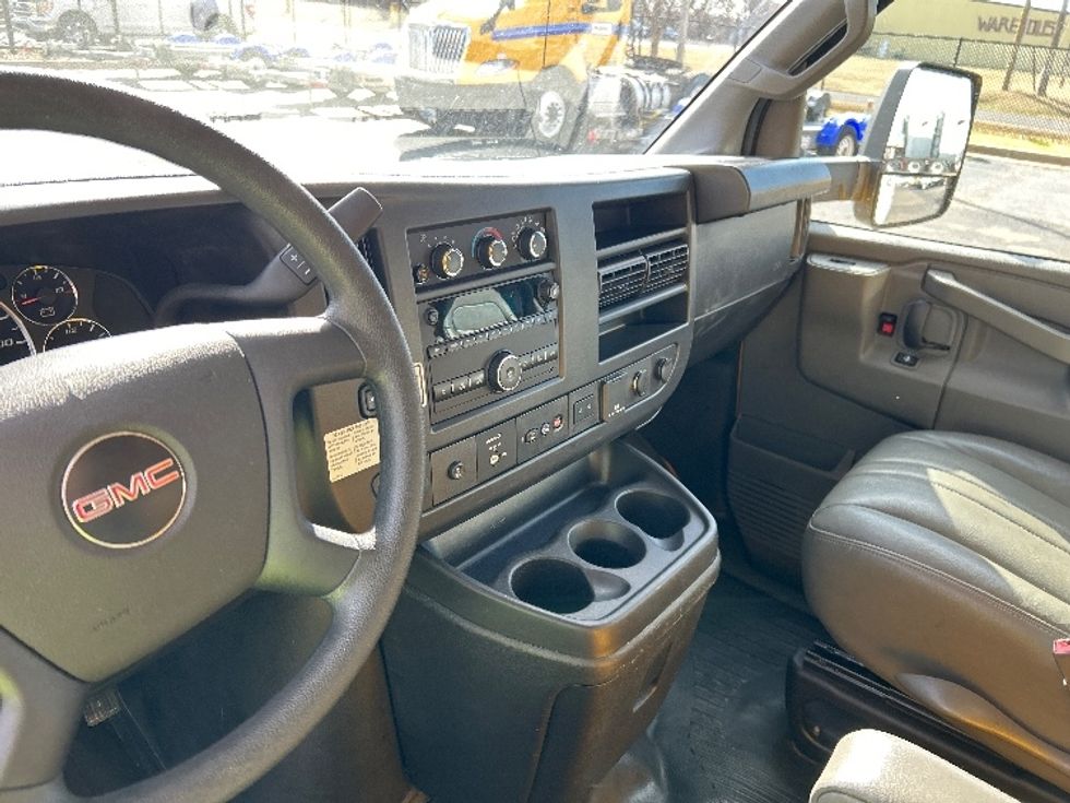 Light Duty Box Truck-Light and Medium Duty Trucks-GMC-2022-Savana G33903-Oklahoma City-OK-86,981\n\t\tmiles-$ 29,750 - Image 15
