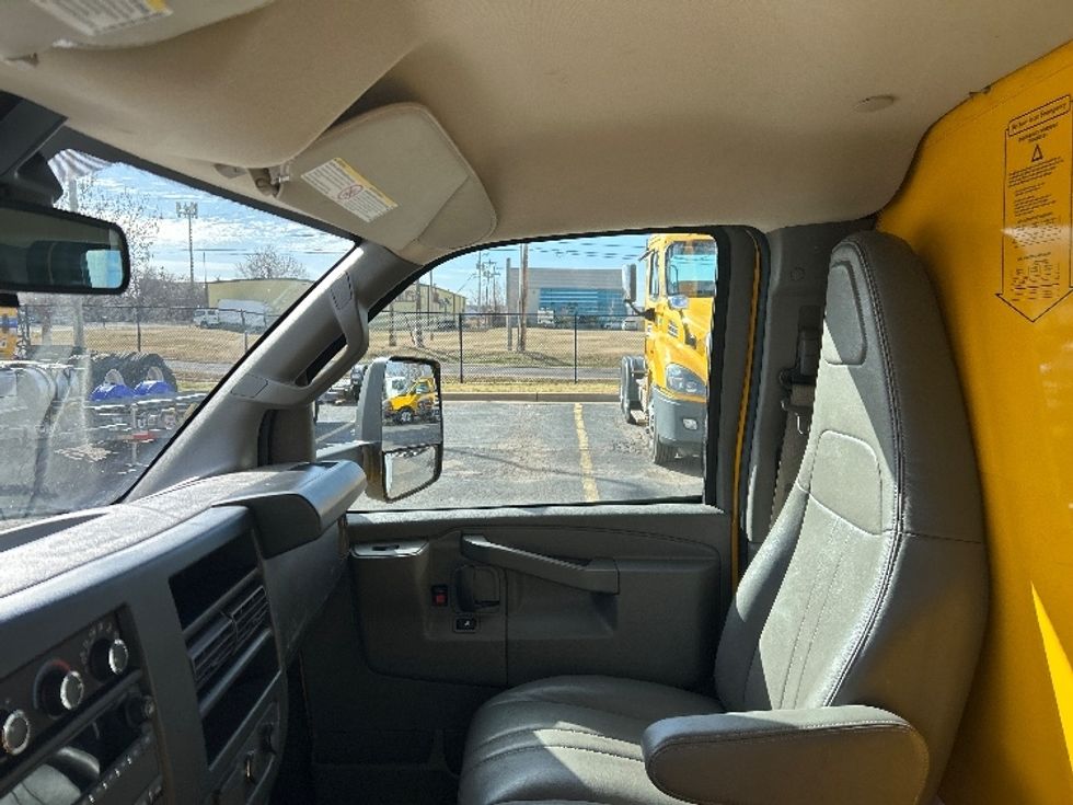 Light Duty Box Truck-Light and Medium Duty Trucks-GMC-2022-Savana G33903-Oklahoma City-OK-86,981\n\t\tmiles-$ 29,750 - Image 16