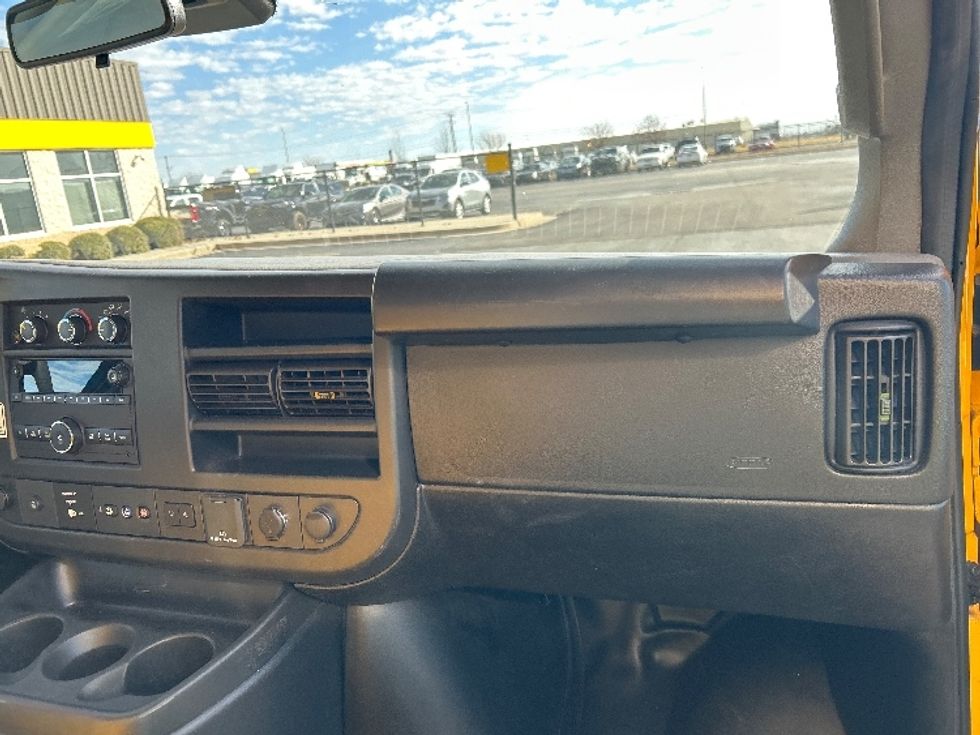 Light Duty Box Truck-Light and Medium Duty Trucks-GMC-2022-Savana G33903-Oklahoma City-OK-86,981\n\t\tmiles-$ 29,750 - Image 18