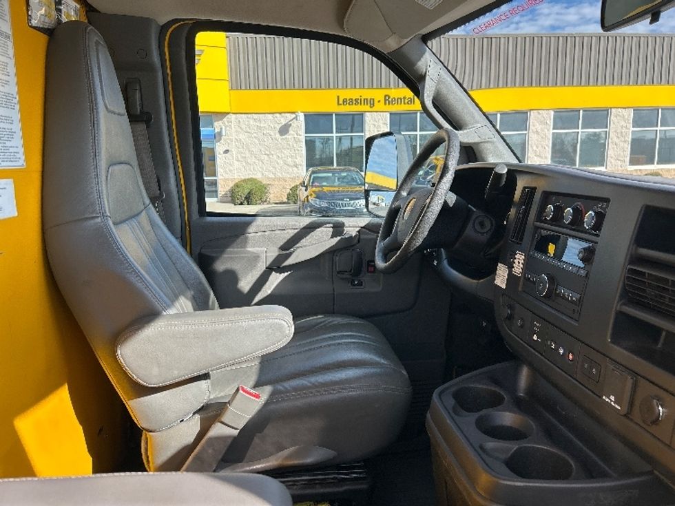 Light Duty Box Truck-Light and Medium Duty Trucks-GMC-2022-Savana G33903-Oklahoma City-OK-86,981\n\t\tmiles-$ 29,750 - Image 19