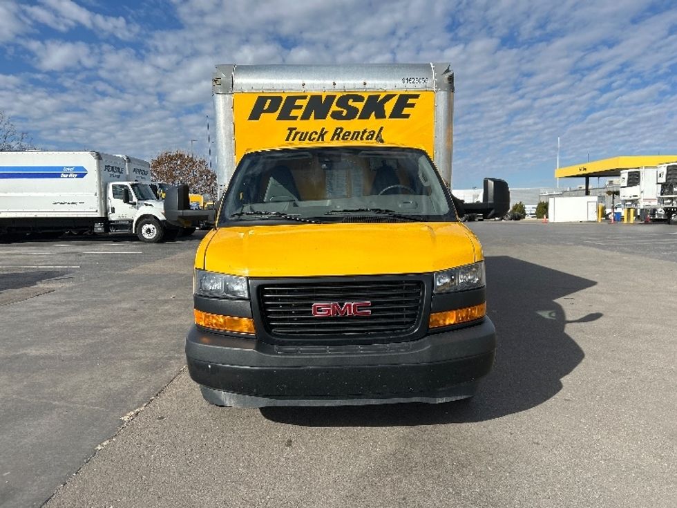 Light Duty Box Truck-Light and Medium Duty Trucks-GMC-2022-Savana G33903-Oklahoma City-OK-86,981\n\t\tmiles-$ 29,750 - Image 2