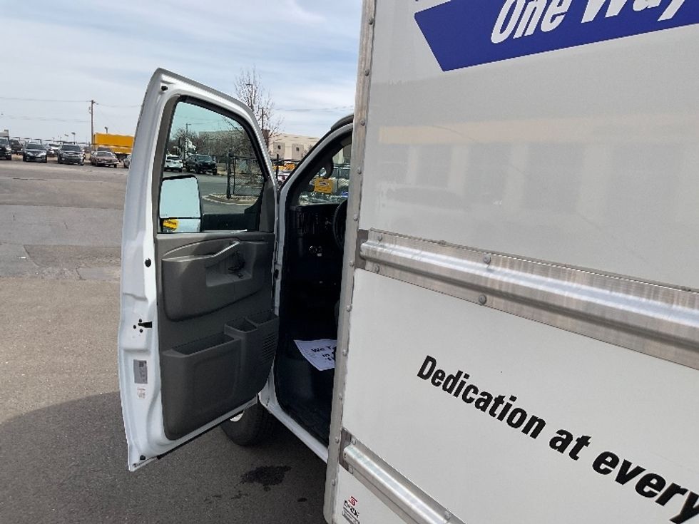 Light Duty Box Truck-Light and Medium Duty Trucks-GMC-2022-Savana G33903-Oklahoma City-OK-90,620\n\t\tmiles-$ 32,750 - Image 14