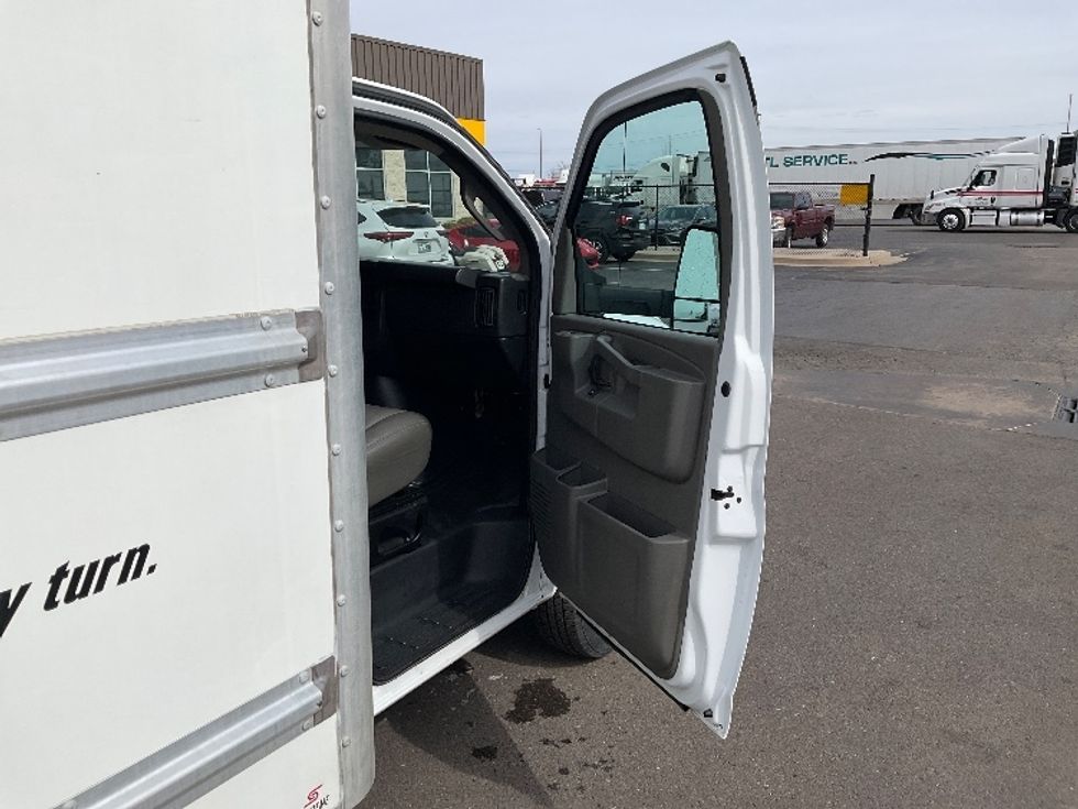 Light Duty Box Truck-Light and Medium Duty Trucks-GMC-2022-Savana G33903-Oklahoma City-OK-90,620\n\t\tmiles-$ 32,750 - Image 18