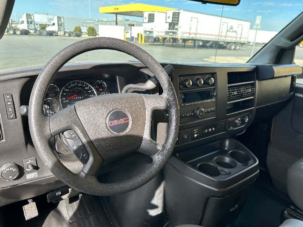 Light Duty Box Truck-Light and Medium Duty Trucks-GMC-2022-Savana G33903-Oklahoma City-OK-96,807\n\t\tmiles-$ 28,750 - Image 14