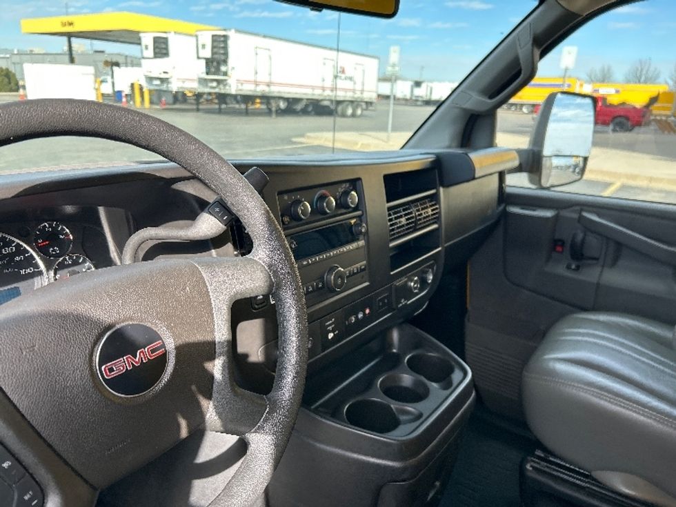 Light Duty Box Truck-Light and Medium Duty Trucks-GMC-2022-Savana G33903-Oklahoma City-OK-96,807\n\t\tmiles-$ 28,750 - Image 15