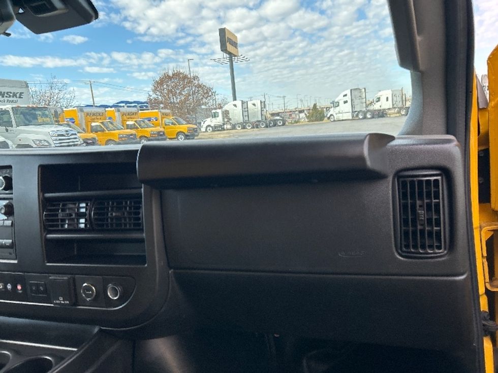 Light Duty Box Truck-Light and Medium Duty Trucks-GMC-2022-Savana G33903-Oklahoma City-OK-96,807\n\t\tmiles-$ 28,750 - Image 18