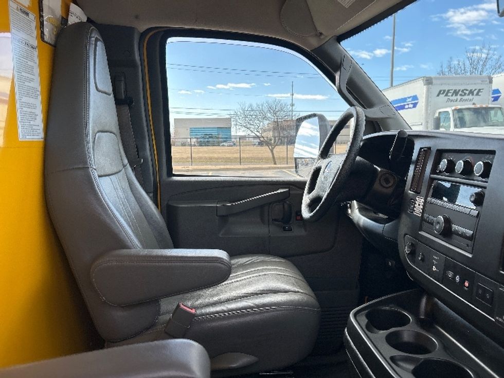 Light Duty Box Truck-Light and Medium Duty Trucks-GMC-2022-Savana G33903-Oklahoma City-OK-96,807\n\t\tmiles-$ 28,750 - Image 19