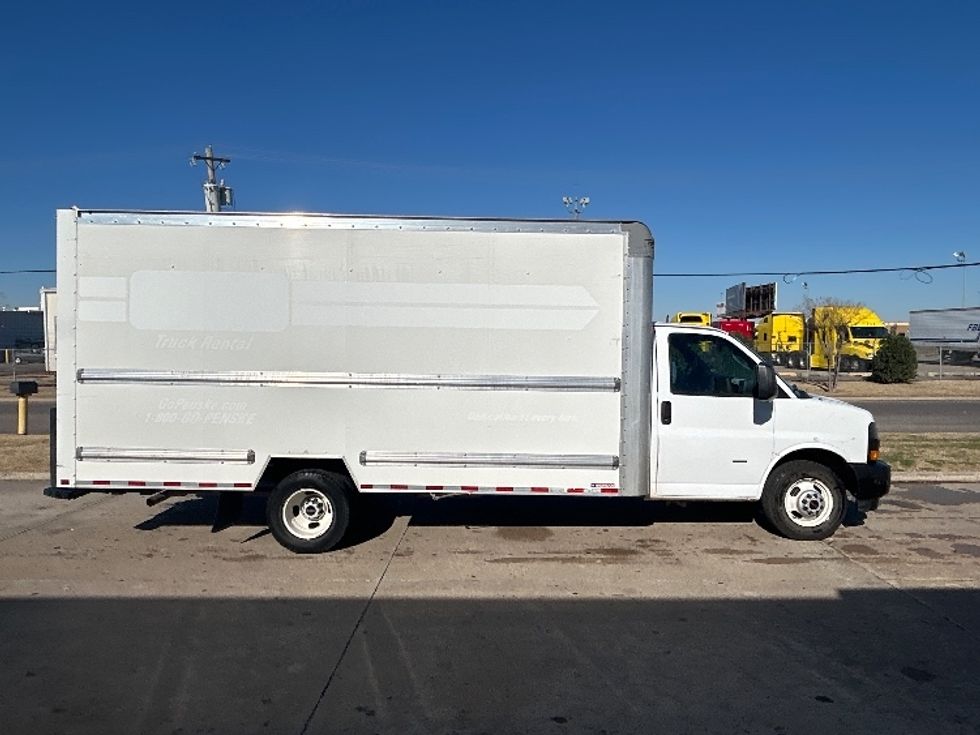 Light Duty Box Truck-Light and Medium Duty Trucks-GMC-2022-Savana G33903-Oklahoma City-OK-97,137\n\t\tmiles-$ 32,000 - Image 15