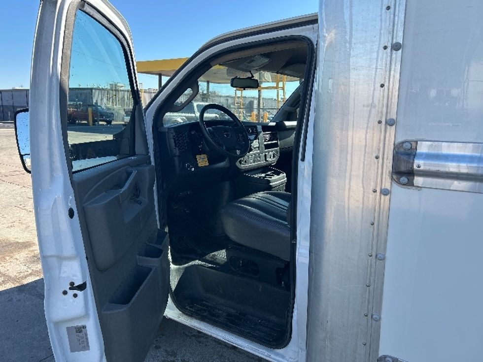 Light Duty Box Truck-Light and Medium Duty Trucks-GMC-2022-Savana G33903-Oklahoma City-OK-97,137\n\t\tmiles-$ 32,000 - Image 16