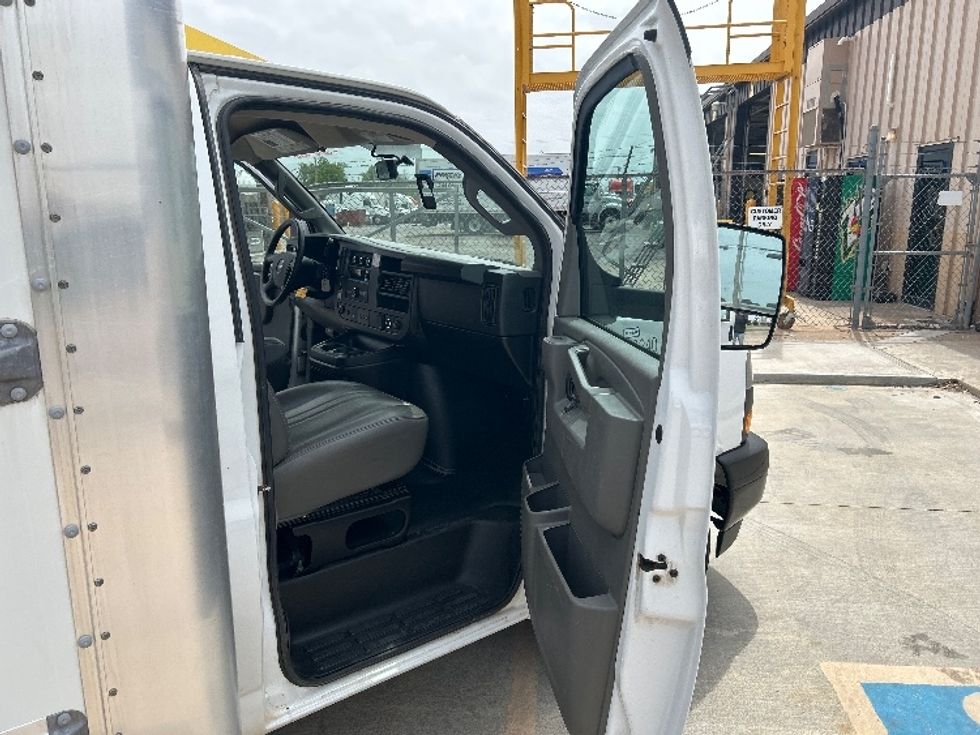 Light Duty Box Truck-Light and Medium Duty Trucks-GMC-2022-Savana G33903-Oklahoma City-OK-97,137\n\t\tmiles-$ 32,000 - Image 20