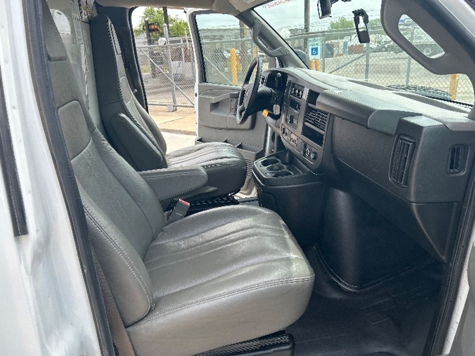 Light Duty Box Truck-Light and Medium Duty Trucks-GMC-2022-Savana G33903-Oklahoma City-OK-97,137\n\t\tmiles-$ 32,000 - Image 22