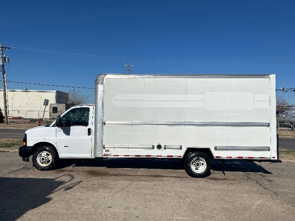Light Duty Box Truck-Light and Medium Duty Trucks-GMC-2022-Savana G33903-Oklahoma City-OK-97,137\n\t\tmiles-$ 32,000 - Image 4