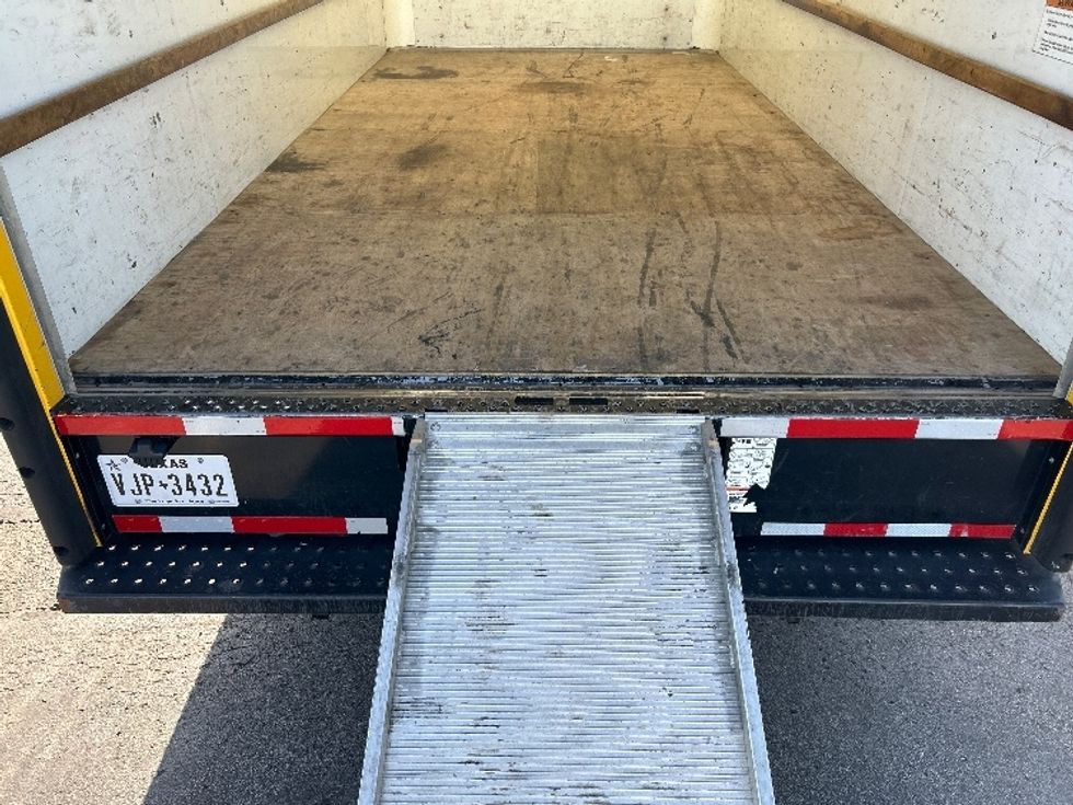 Light Duty Box Truck-Light and Medium Duty Trucks-GMC-2022-Savana G33903-Oklahoma City-OK-99,329\n\t\tmiles-$ 26,250 - Image 10