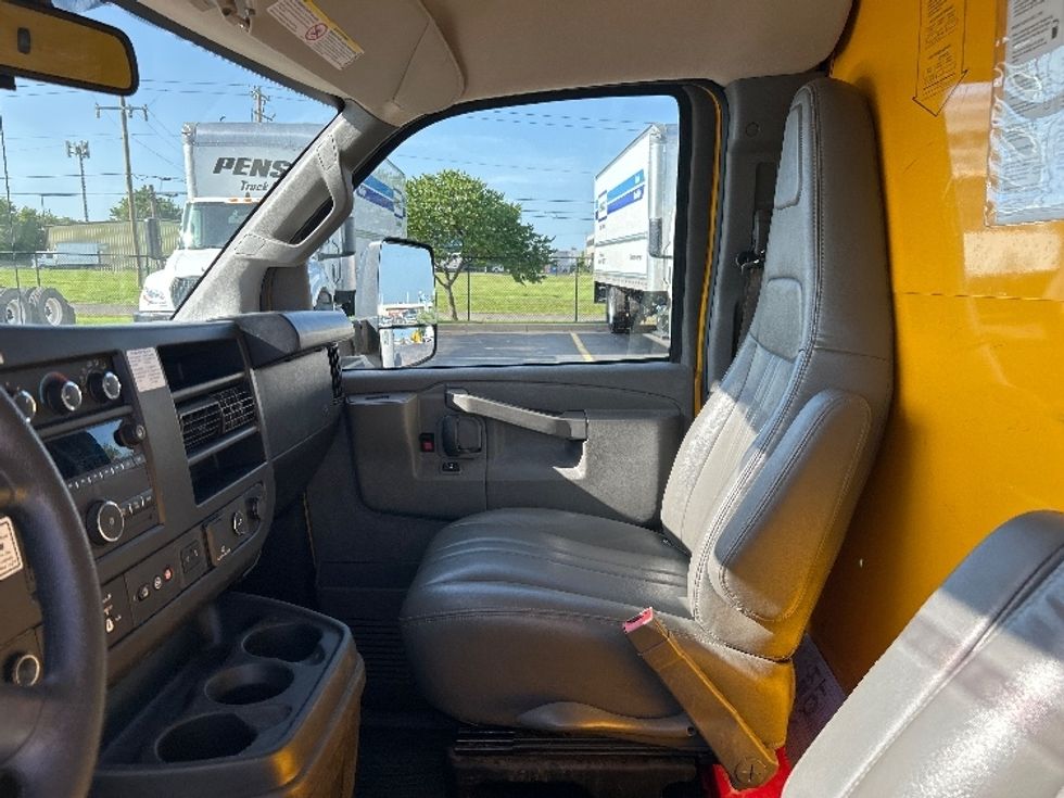 Light Duty Box Truck-Light and Medium Duty Trucks-GMC-2022-Savana G33903-Oklahoma City-OK-99,329\n\t\tmiles-$ 26,250 - Image 19