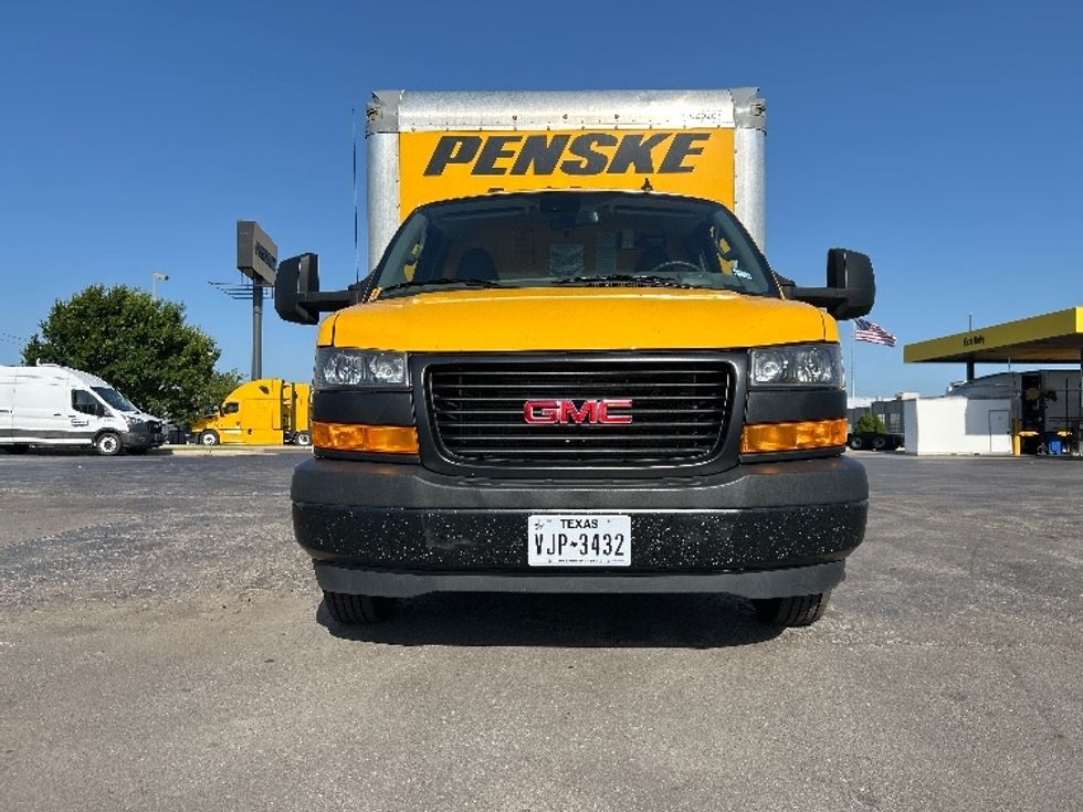 Light Duty Box Truck-Light and Medium Duty Trucks-GMC-2022-Savana G33903-Oklahoma City-OK-99,329\n\t\tmiles-$ 26,250 - Image 2