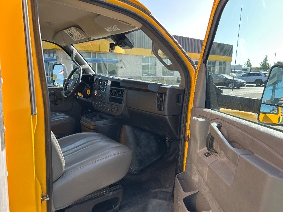 Light Duty Box Truck-Light and Medium Duty Trucks-GMC-2022-Savana G33903-Oklahoma City-OK-99,329\n\t\tmiles-$ 26,250 - Image 20