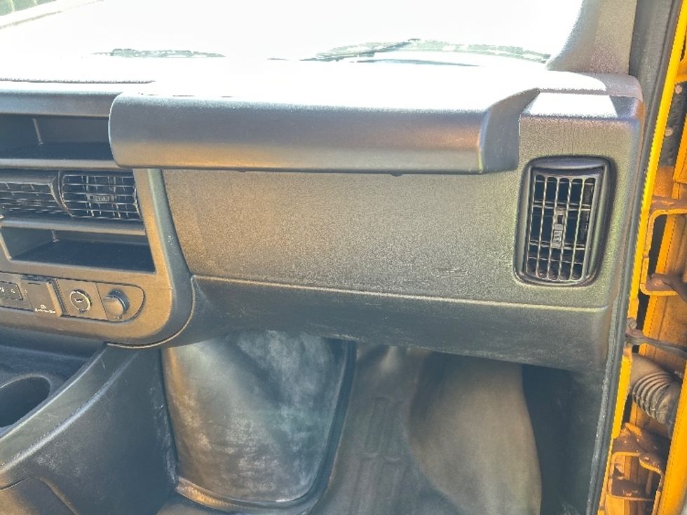 Light Duty Box Truck-Light and Medium Duty Trucks-GMC-2022-Savana G33903-Oklahoma City-OK-99,329\n\t\tmiles-$ 26,250 - Image 21